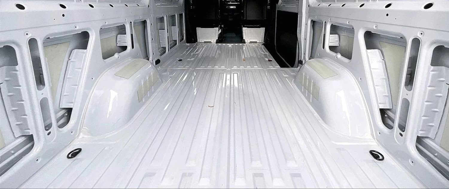 Mercedes-Benz Sprinter Crew Van Standard Roof 4-Cyl Diesel HO 2500 Standard Roof I4 Diesel HO 144" AWD 2026 — side view