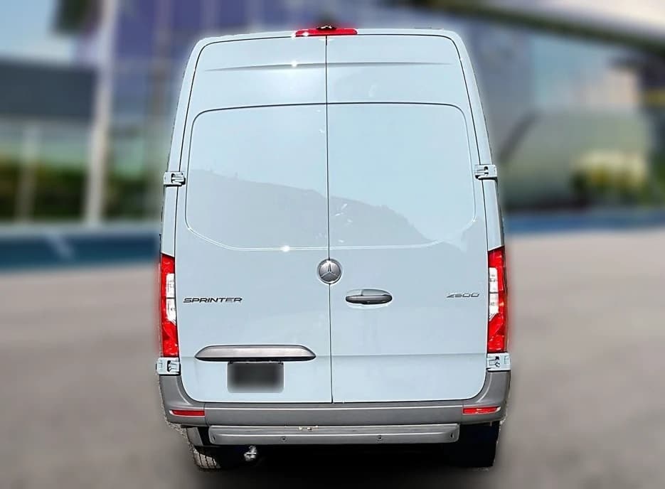 Mercedes-Benz Sprinter Crew Van High Roof 4-Cyl Diesel HO 2500 High Roof I4 Diesel HO 170" RWD 2026 — side view