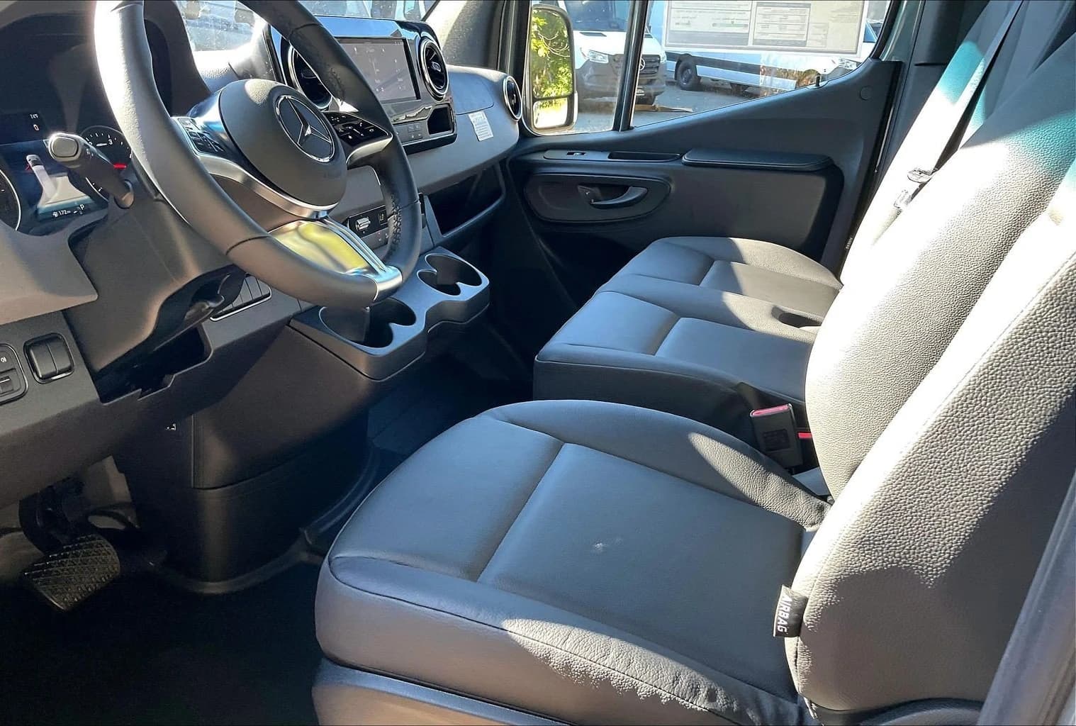 Mercedes-Benz Sprinter Crew Van High Roof 4-Cyl Diesel HO 2500 High Roof I4 Diesel HO 170" RWD 2026 — side view