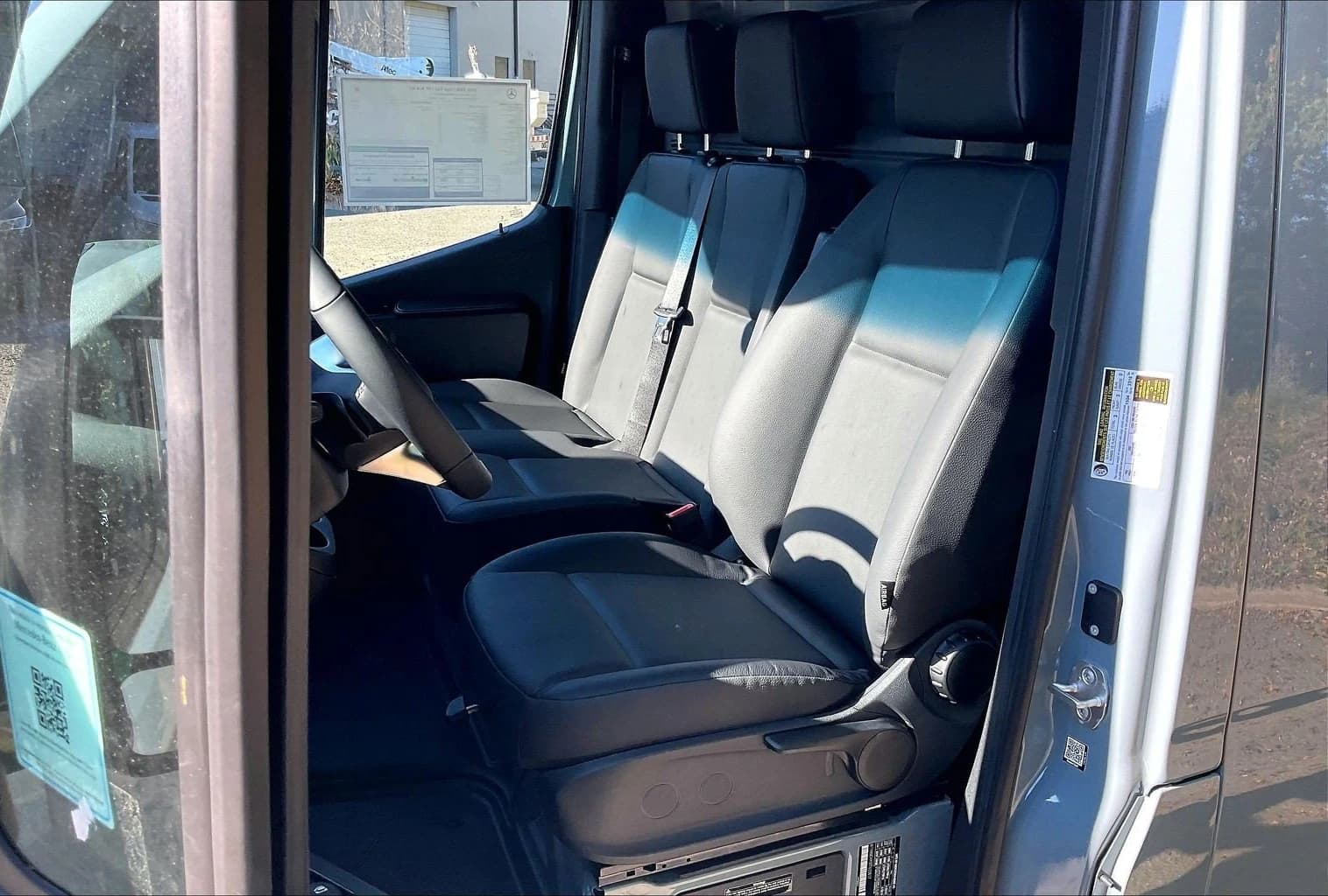 Mercedes-Benz Sprinter Crew Van High Roof 4-Cyl Diesel HO 2500 High Roof I4 Diesel HO 170" RWD 2026 — side view