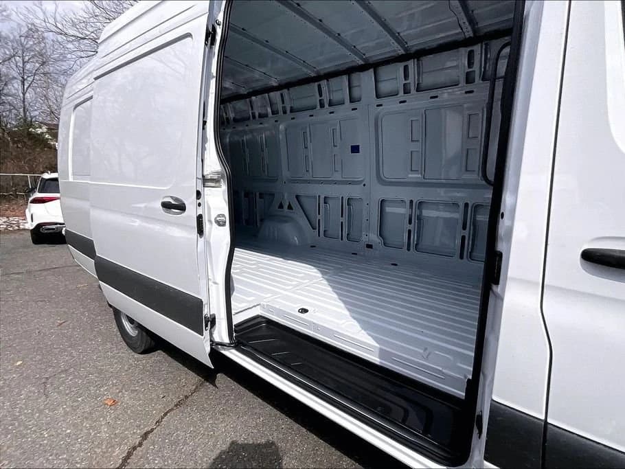 Mercedes-Benz Sprinter Cargo Van High Roof 4-Cyl Diesel HO 2500 High Roof I4 Diesel HO 170" Extended AWD 2026 — side view
