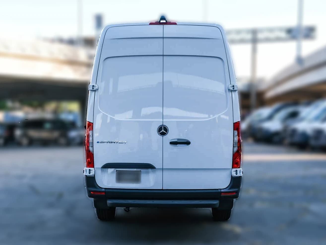 Mercedes-Benz eSprinter Cargo Van High Roof 2500 High Roof 170" RWD 2025 — side view