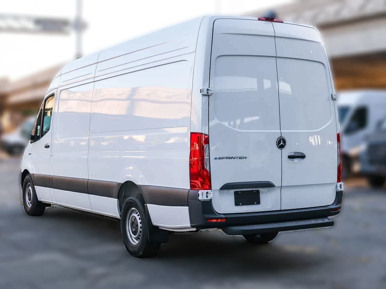 Mercedes-Benz eSprinter Cargo Van High Roof 2500 High Roof 170" RWD 2025 — side view