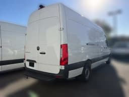 Mercedes-Benz eSprinter Cargo Van High Roof 2500 High Roof 170" RWD 2025 — side view