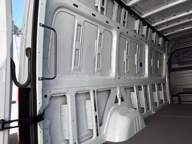 Mercedes-Benz eSprinter Cargo Van High Roof 2500 High Roof 170" RWD 2025 — side view