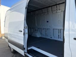 Mercedes-Benz eSprinter Cargo Van High Roof 2500 High Roof 170" RWD 2025 — side view