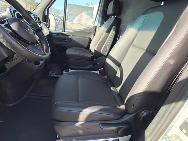 Mercedes-Benz eSprinter Cargo Van High Roof 2500 High Roof 170" RWD 2025 — side view