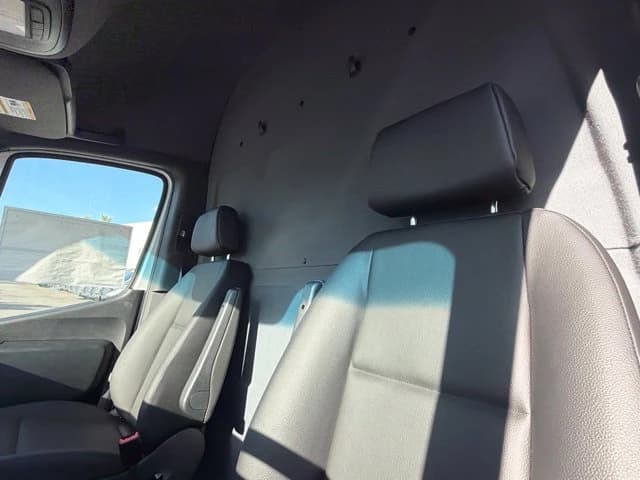 Mercedes-Benz eSprinter Cargo Van High Roof 2500 High Roof 170" RWD 2025 — side view