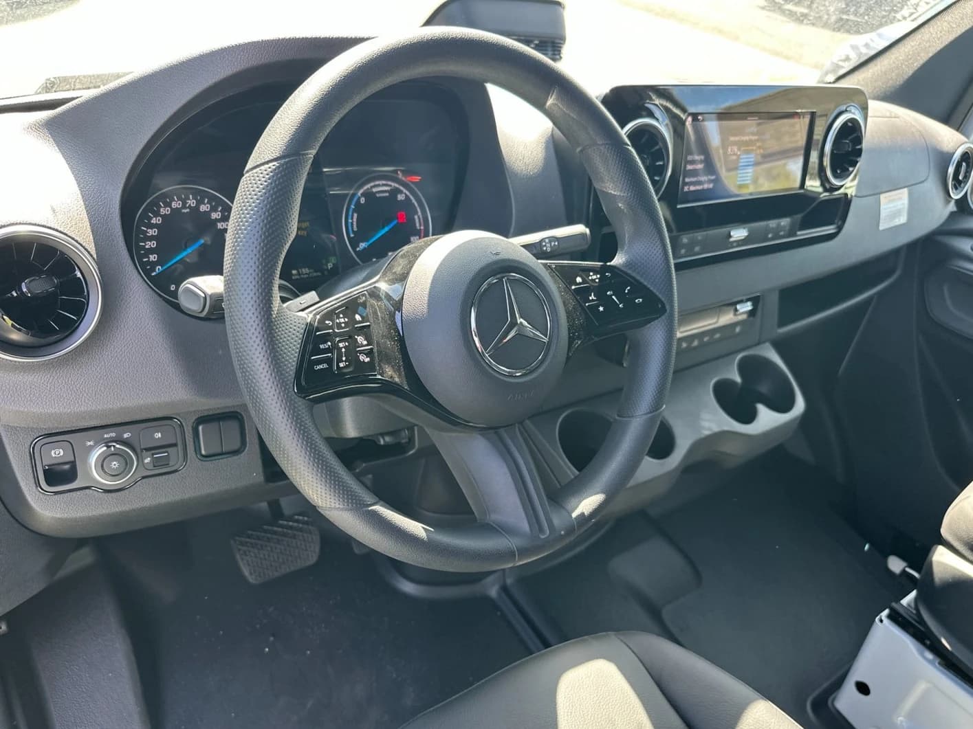 Mercedes-Benz eSprinter Cargo Van High Roof 2500 High Roof 170" RWD 2025 — side view