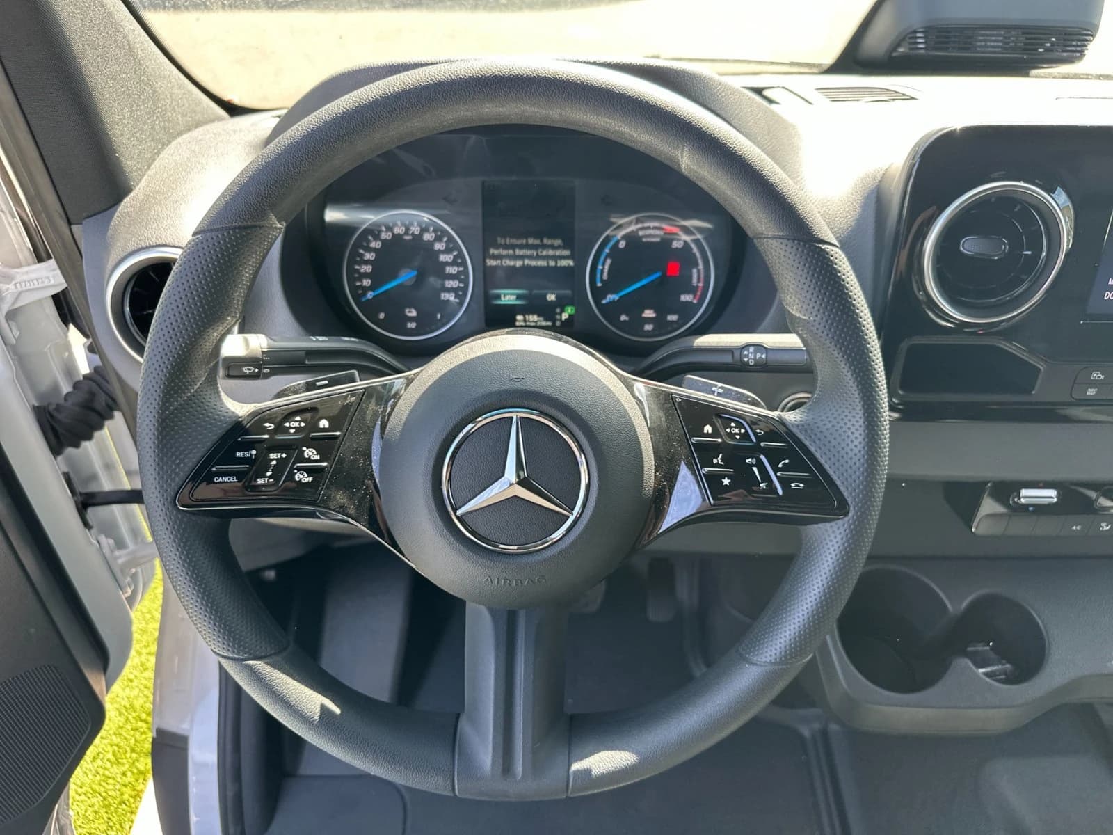 Mercedes-Benz eSprinter Cargo Van High Roof 2500 High Roof 170" RWD 2025 — side view