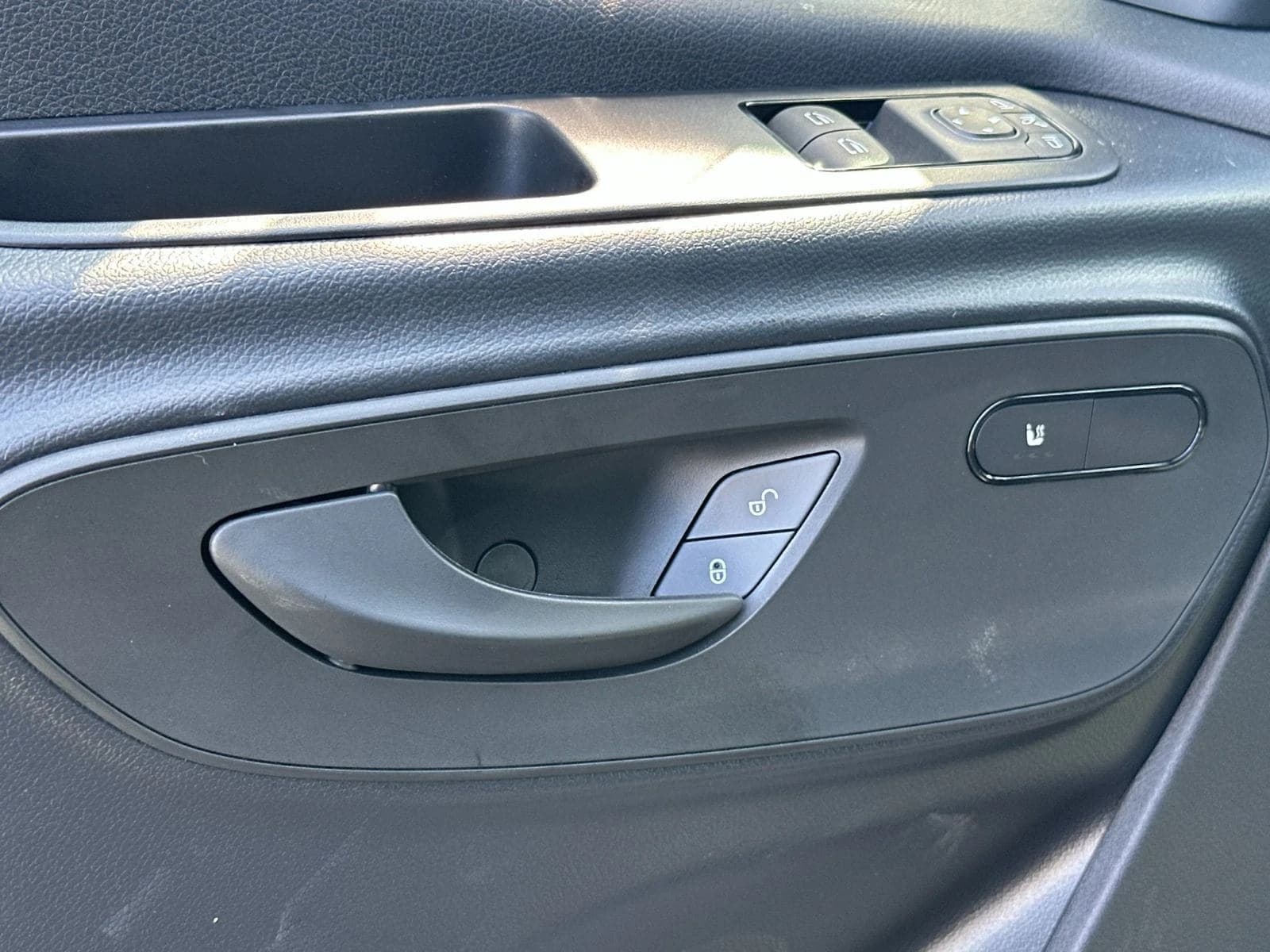 Mercedes-Benz eSprinter Cargo Van High Roof HO 2500 High Roof HO 170" RWD 2025 — side view