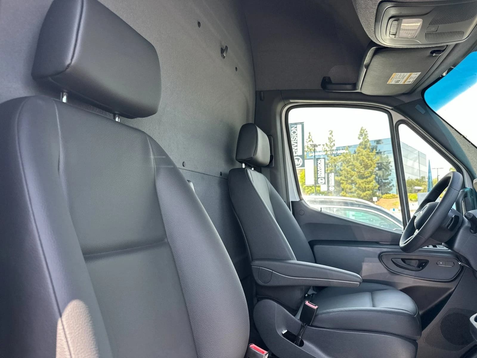 Mercedes-Benz eSprinter Cargo Van High Roof HO 2500 High Roof HO 170" RWD 2025 — side view