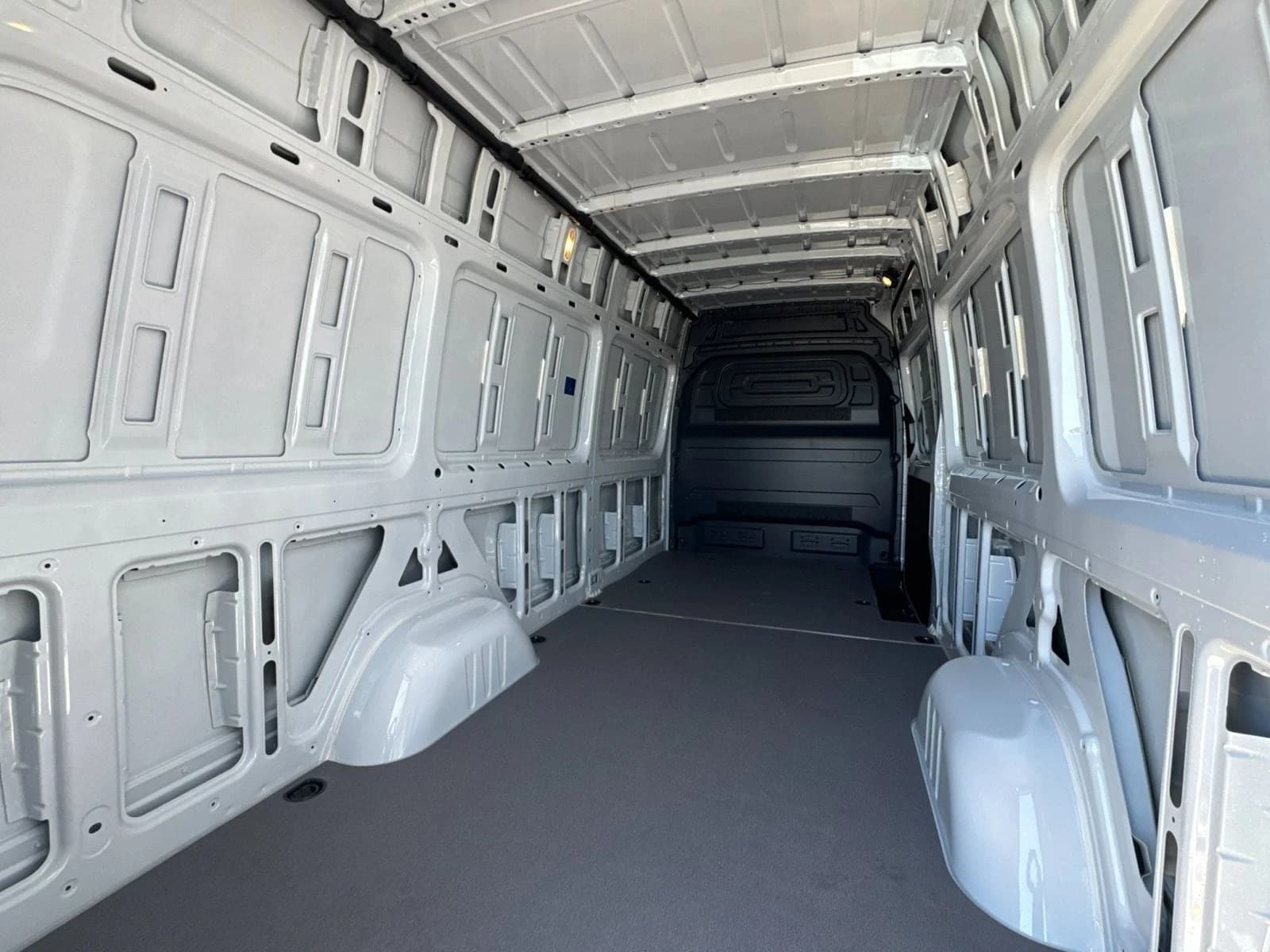 Mercedes-Benz eSprinter Cargo Van High Roof HO 2500 High Roof HO 170" RWD 2025 — side view