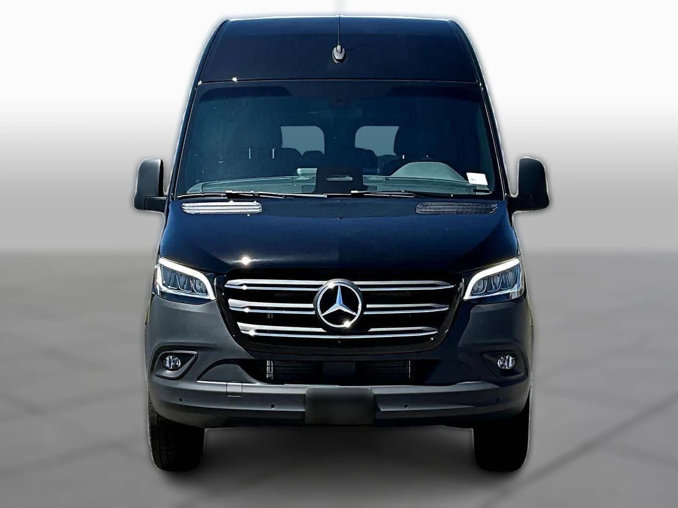 Mercedes-Benz Sprinter Passenger Van Standard Roof 4-Cyl Diesel 2500 Standard Roof I4 Diesel 144" RWD 2026 — side view