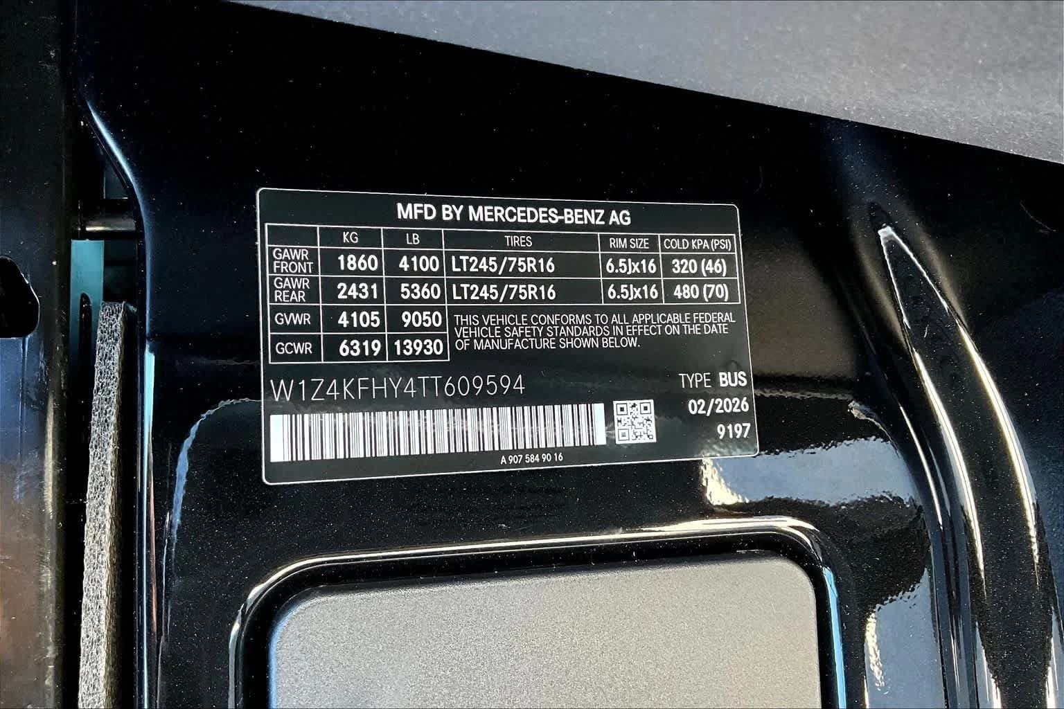 Mercedes-Benz Sprinter Passenger Van Standard Roof 4-Cyl Diesel 2500 Standard Roof I4 Diesel 144" RWD 2026 — side view