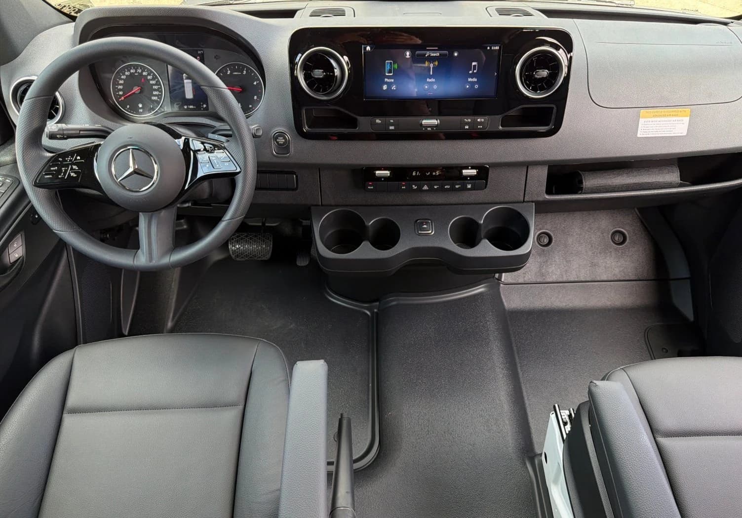 Mercedes-Benz Sprinter Passenger Van High Roof 4-Cyl Diesel 2500 High Roof I4 Diesel 170" RWD 2026 — side view