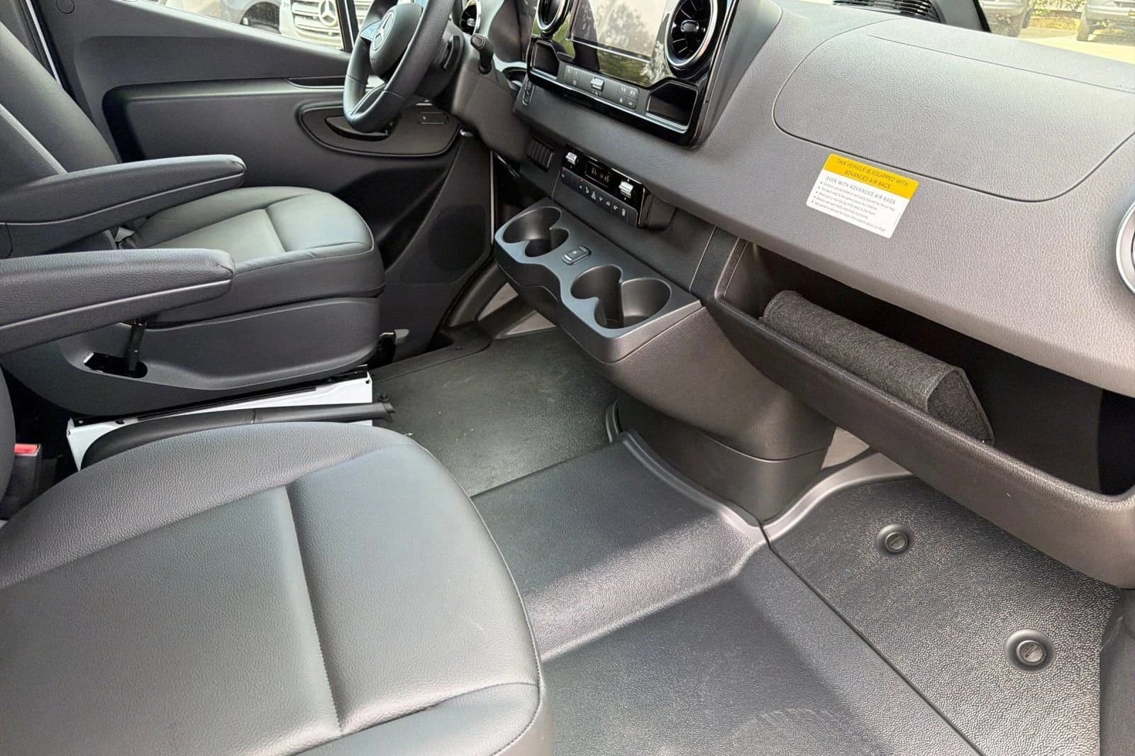 Mercedes-Benz Sprinter Passenger Van High Roof 4-Cyl Diesel 2500 High Roof I4 Diesel 170" RWD 2026 — side view