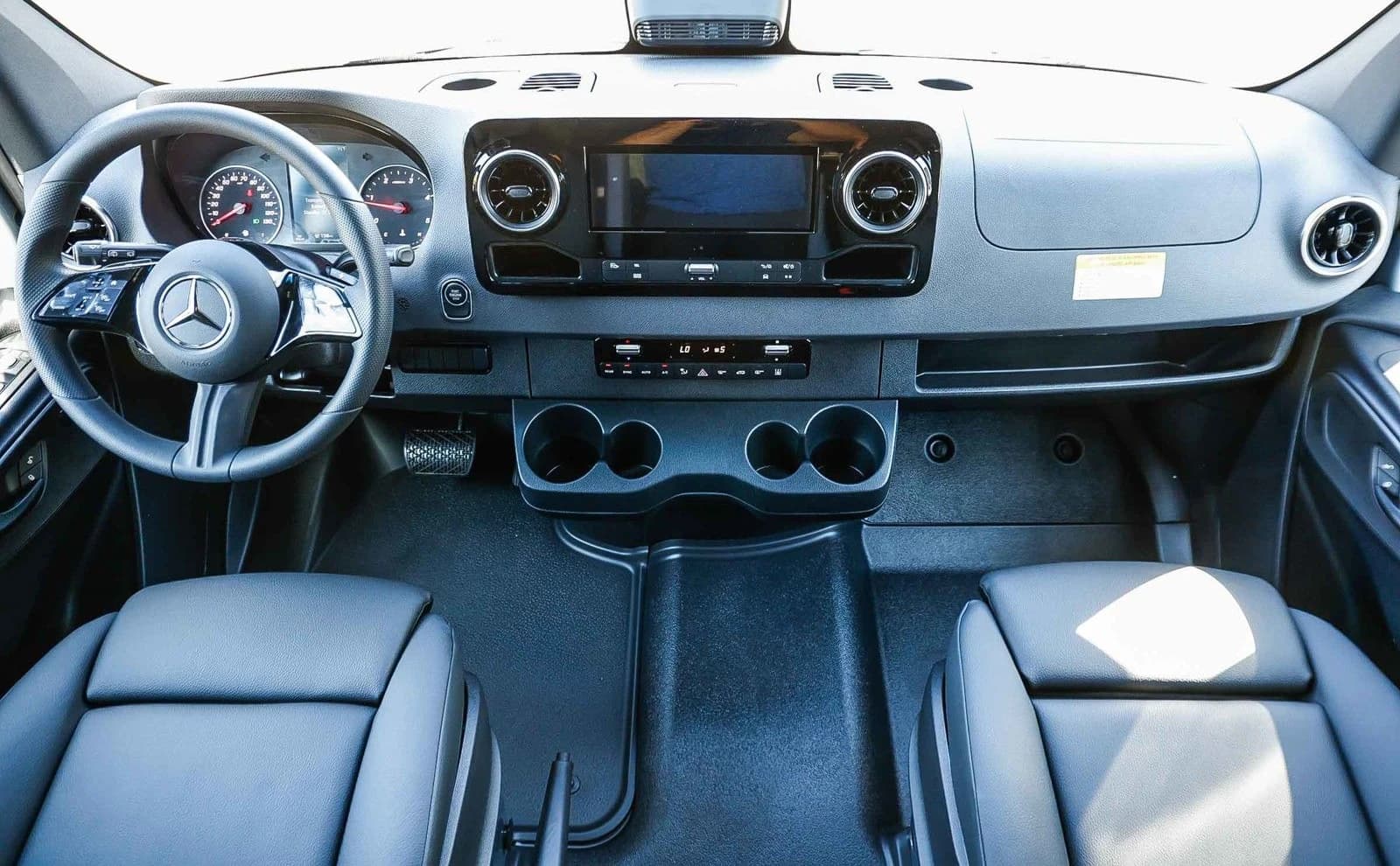 Mercedes-Benz Sprinter Passenger Van Standard Roof 4-Cyl Diesel HO 2500 Standard Roof I4 Diesel HO 144" RWD 2025 — side view