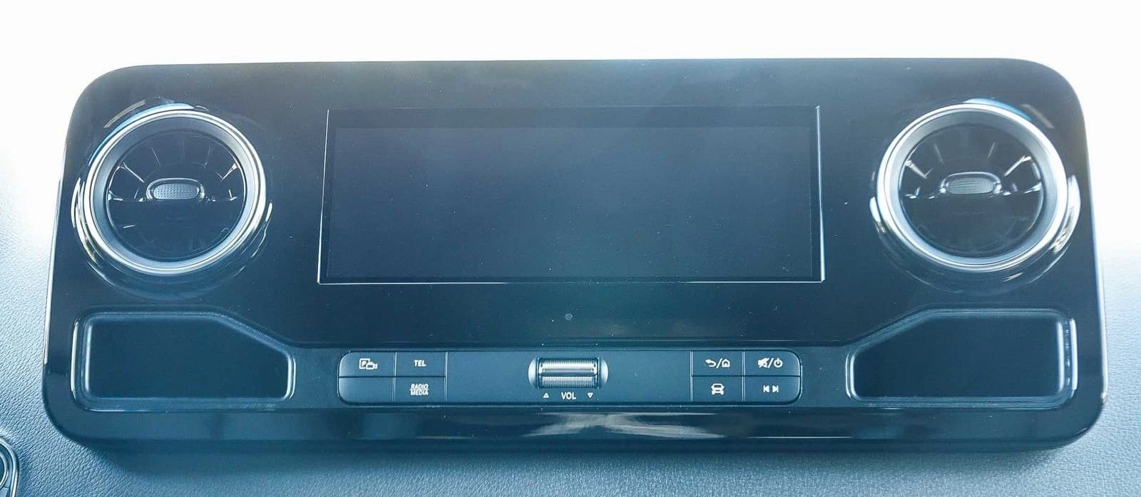 Mercedes-Benz Sprinter Passenger Van Standard Roof 4-Cyl Diesel HO 2500 Standard Roof I4 Diesel HO 144" RWD 2025 — side view