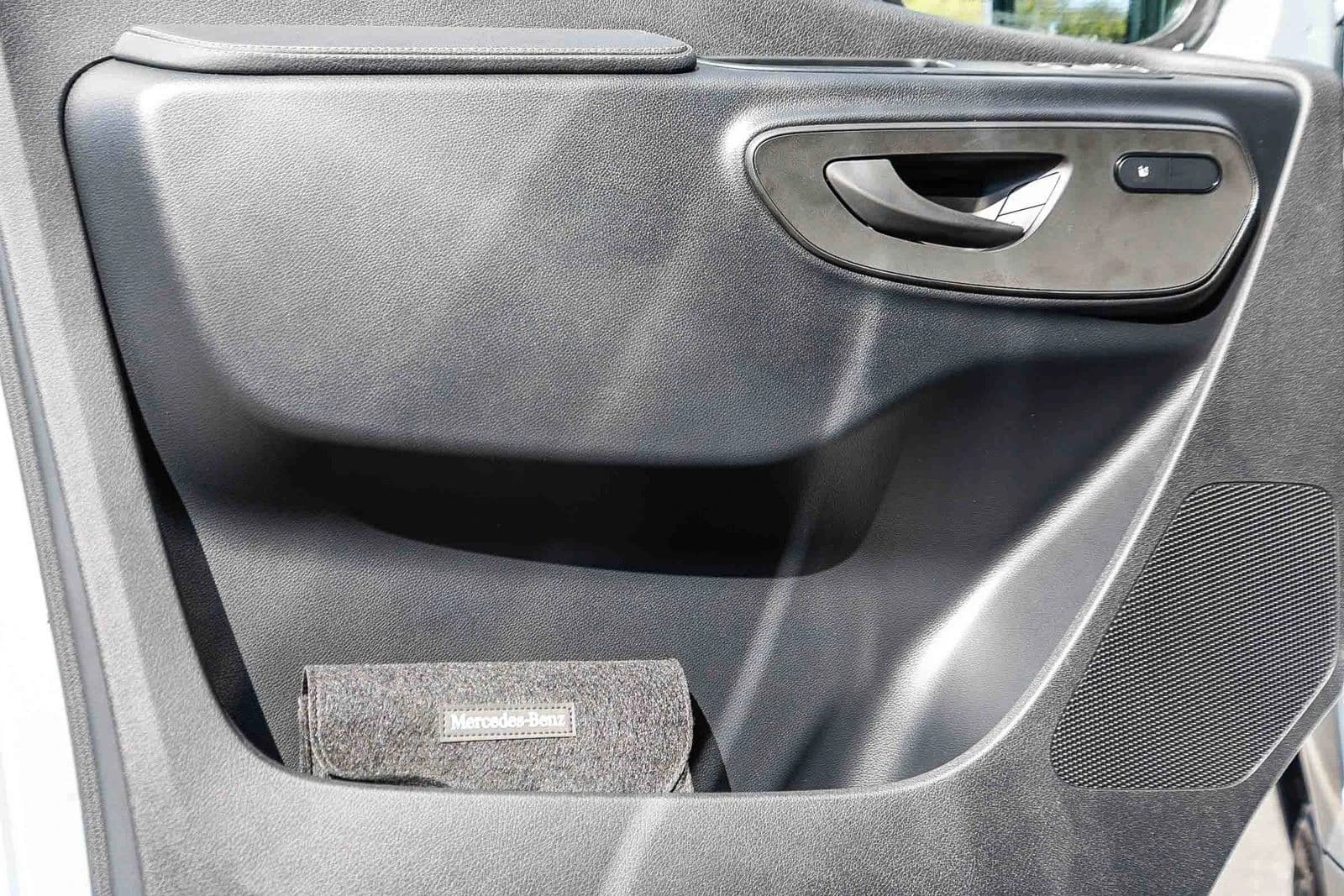 Mercedes-Benz Sprinter Passenger Van Standard Roof 4-Cyl Diesel HO 2500 Standard Roof I4 Diesel HO 144" RWD 2025 — side view
