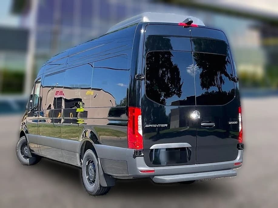 Mercedes-Benz Sprinter Passenger Van High Roof 4-Cyl Diesel HO 2500 High Roof I4 Diesel HO 170" RWD 2026 — side view