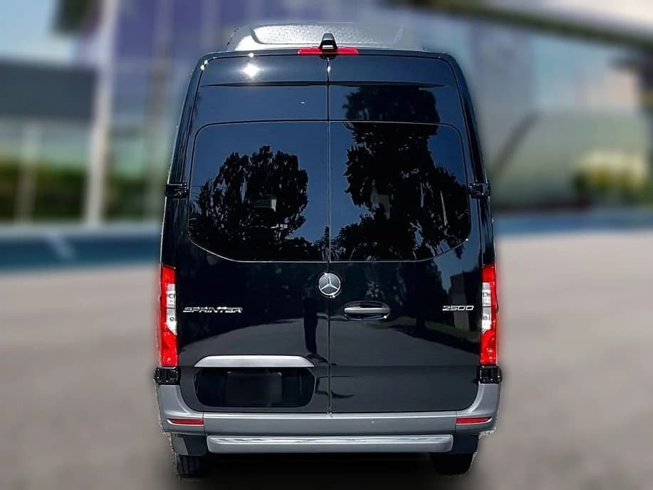 Mercedes-Benz Sprinter Passenger Van High Roof 4-Cyl Diesel HO 2500 High Roof I4 Diesel HO 170" RWD 2026 — side view