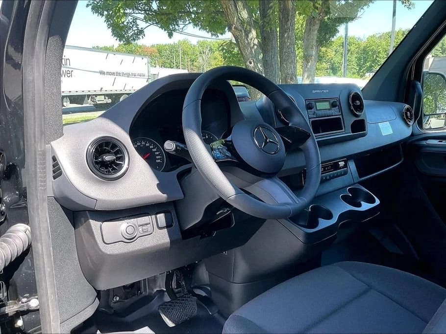 Mercedes-Benz Sprinter Passenger Van High Roof 4-Cyl Diesel HO 2500 High Roof I4 Diesel HO 170" RWD 2026 — side view