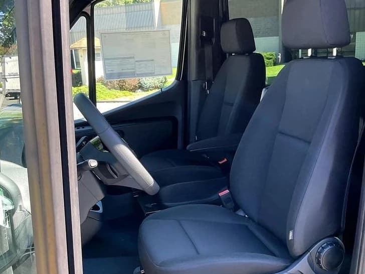 Mercedes-Benz Sprinter Passenger Van High Roof 4-Cyl Diesel HO 2500 High Roof I4 Diesel HO 170" RWD 2026 — side view