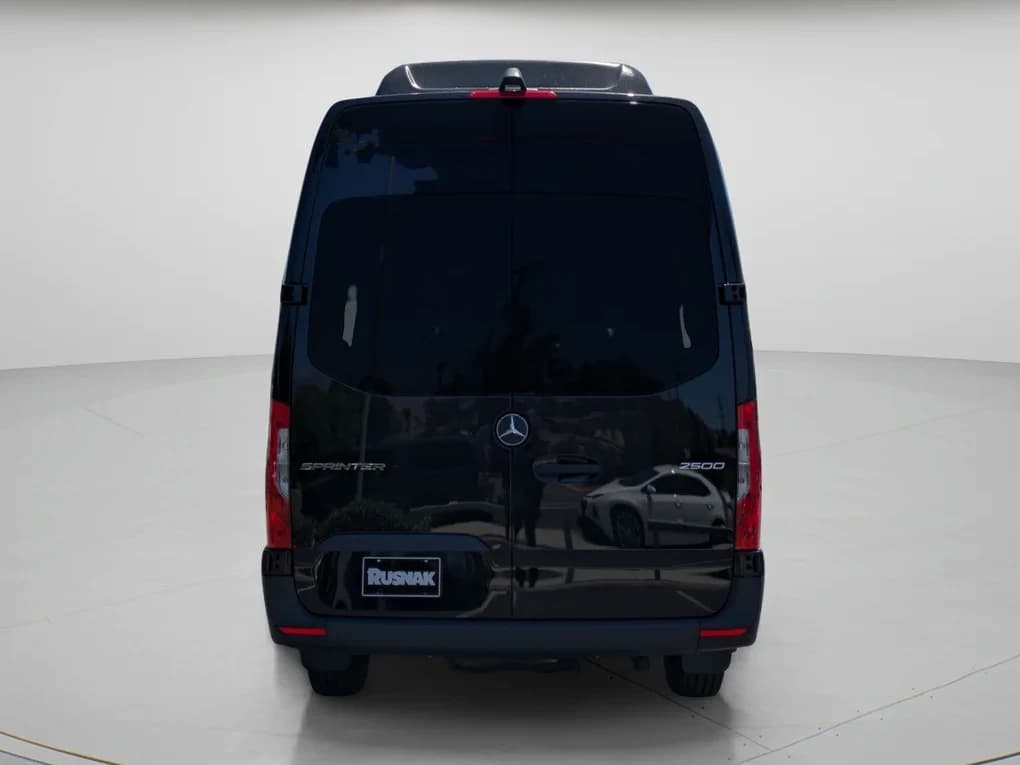 Mercedes-Benz Sprinter Passenger Van High Roof 4-Cyl Diesel HO 2500 High Roof I4 Diesel HO 170" RWD 2025 — side view