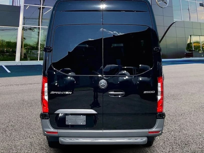 Mercedes-Benz Sprinter Passenger Van High Roof 4-Cyl Diesel HO 2500 High Roof I4 Diesel HO 170" RWD 2026 — side view