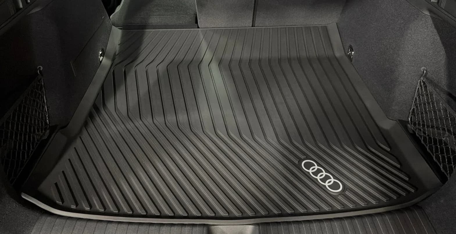 Audi Q6 e-tron Premium quattro 2027 — side view