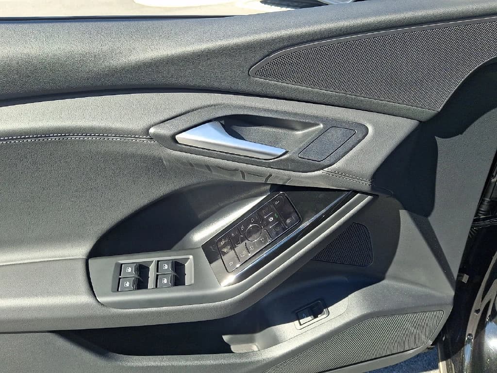 Audi Q6 e-tron Premium quattro 2027 — side view