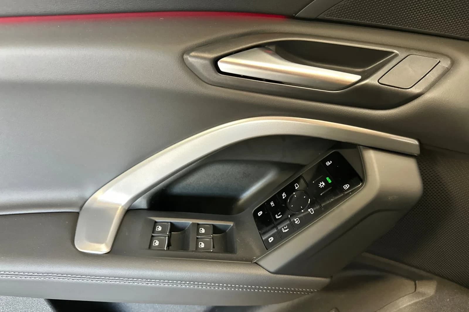 Audi Q5 Premium 2.0 TFSI quattro 2026 — side view