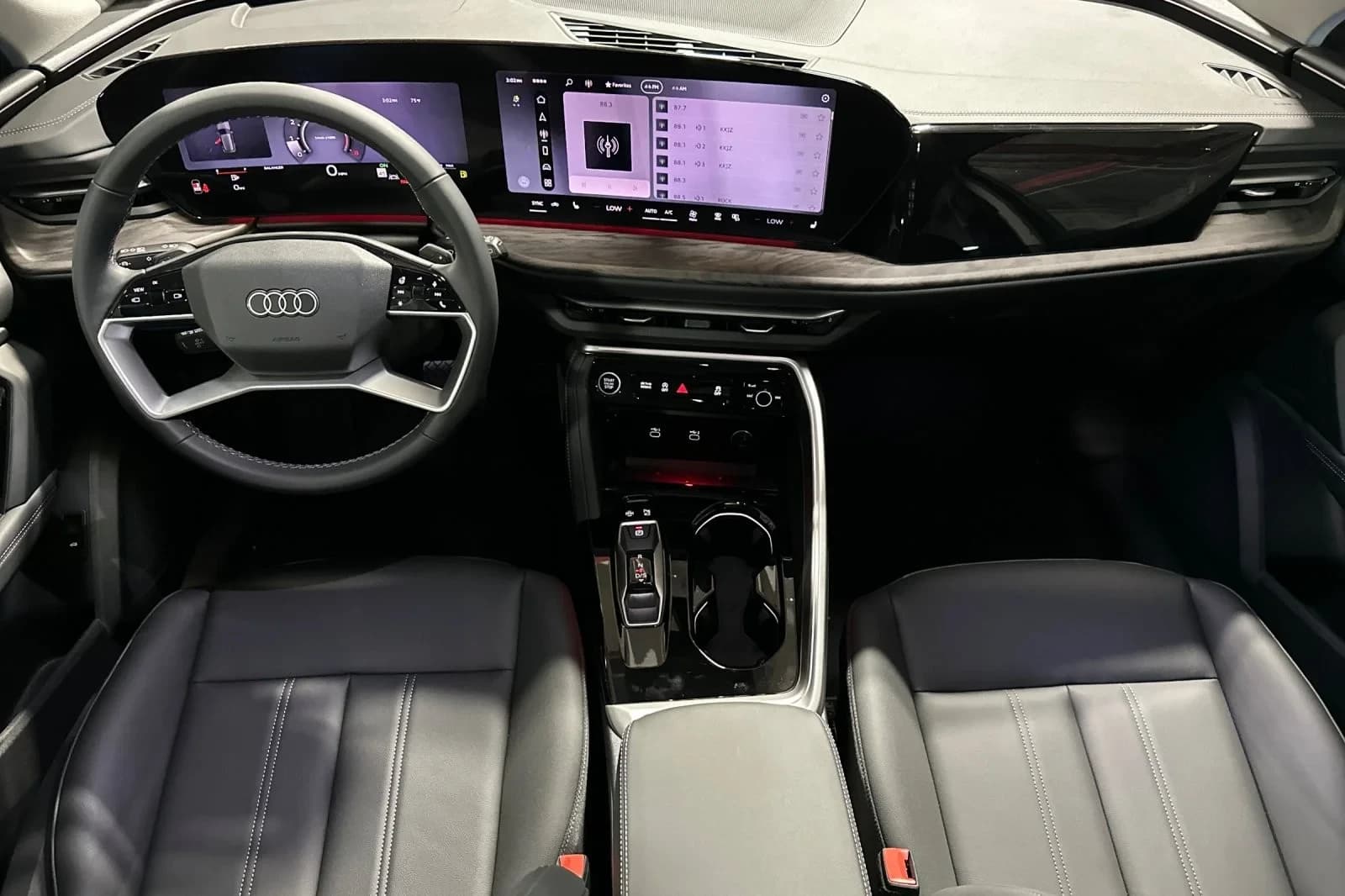 Audi Q5 Premium 2.0 TFSI quattro 2026 — side view