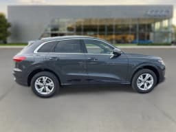 Audi Q5 Premium 2.0 TFSI quattro 2026 — side view
