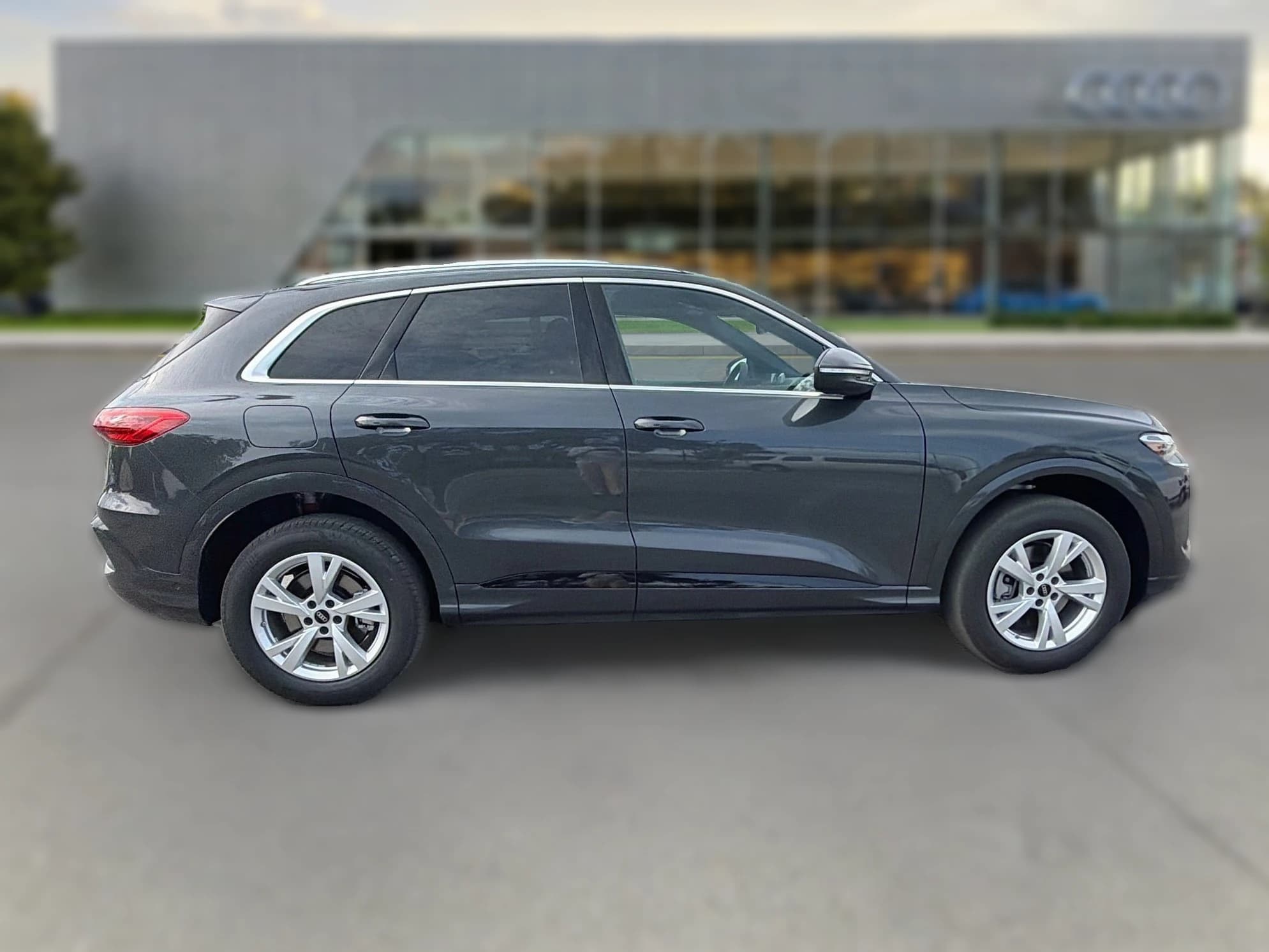 Audi Q5 Premium 2.0 TFSI quattro 2026 — side view