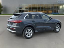 Audi Q5 Premium 2.0 TFSI quattro 2026 — side view