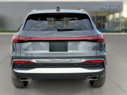 Audi Q5 Premium 2.0 TFSI quattro 2026 — side view