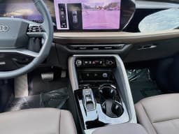 Audi Q5 Premium 2.0 TFSI quattro 2026 — side view