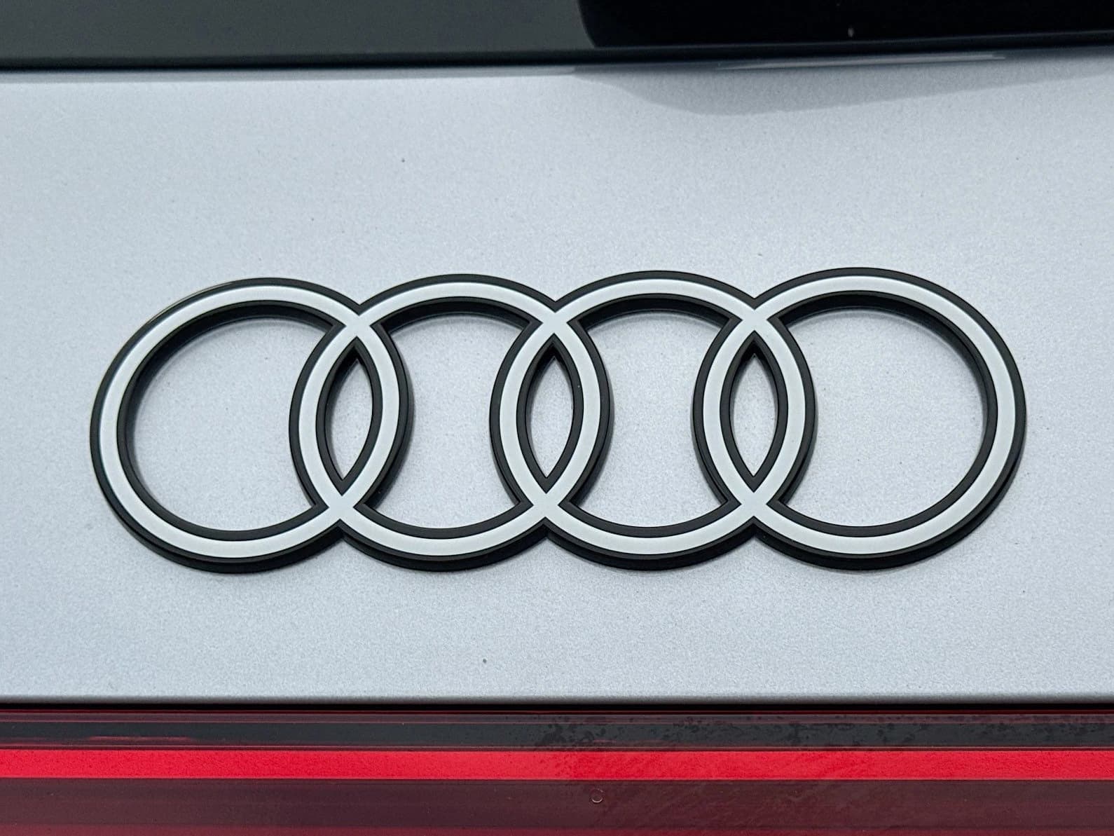 Audi Q5 Premium 2.0 TFSI quattro 2026 — side view