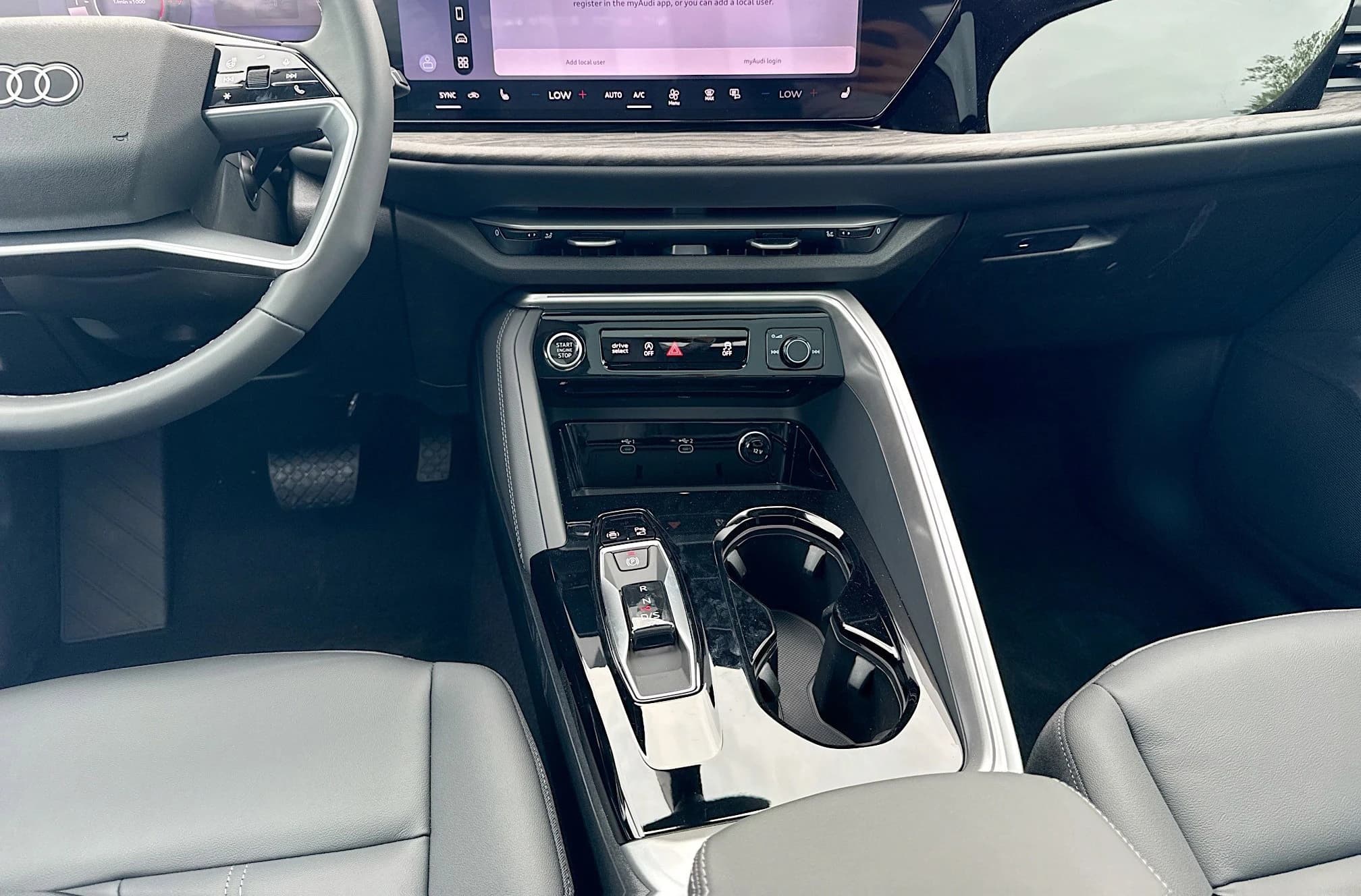 Audi Q5 Premium 2.0 TFSI quattro 2026 — side view