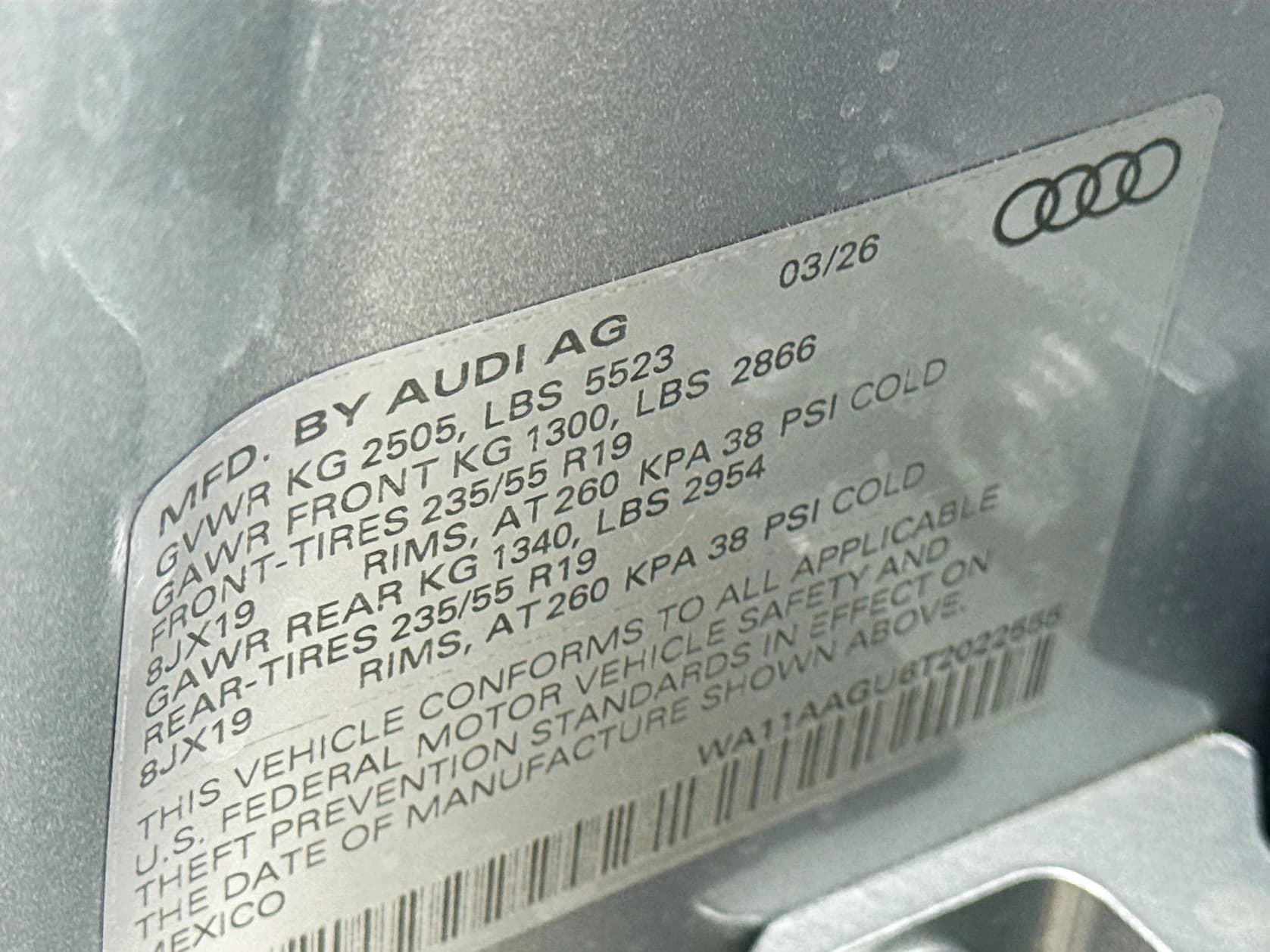 Audi Q5 Premium 2.0 TFSI quattro 2026 — side view