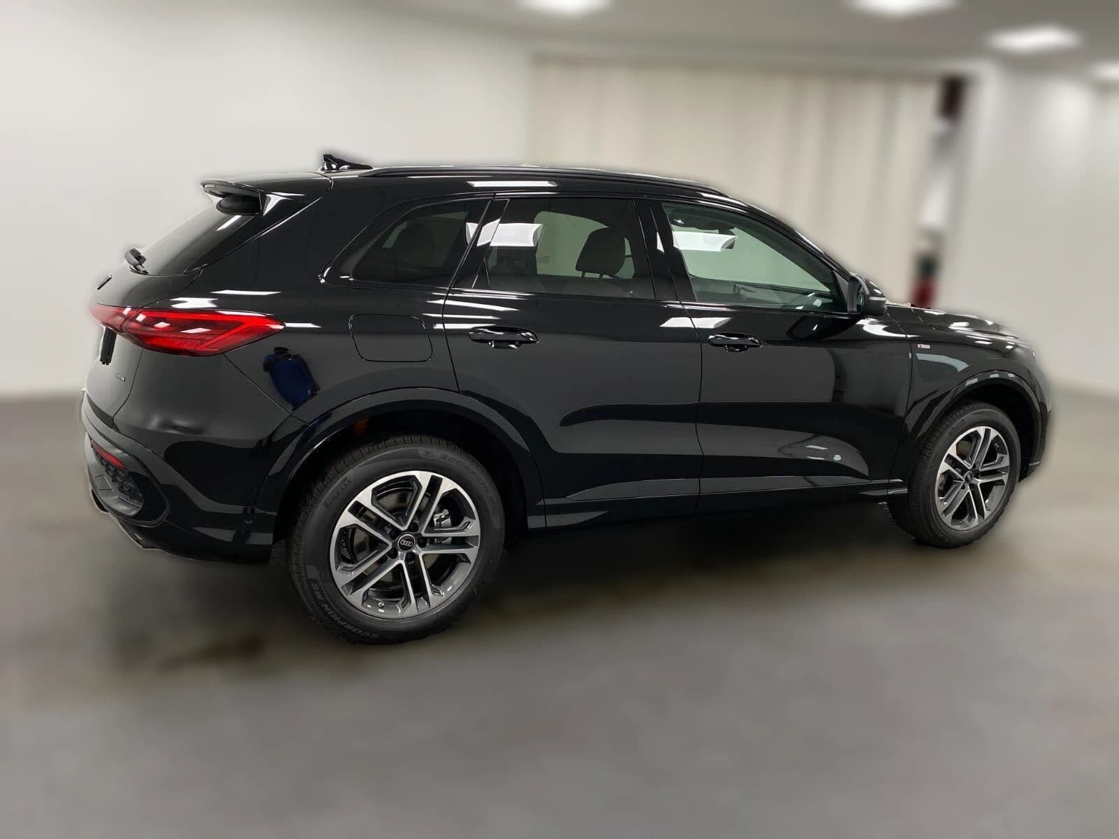 Audi Q5 Premium 2.0 TFSI quattro 2026 — side view