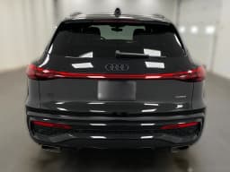 Audi Q5 Premium 2.0 TFSI quattro 2026 — side view