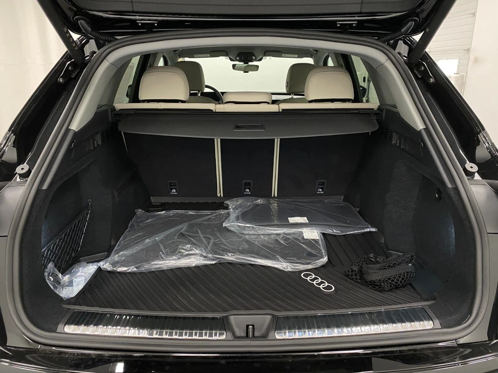Audi Q5 Premium 2.0 TFSI quattro 2026 — side view