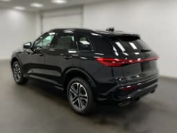 Audi Q5 Premium 2.0 TFSI quattro 2026 — side view