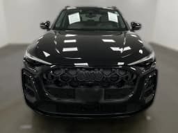 Audi Q5 Premium 2.0 TFSI quattro 2026 — side view