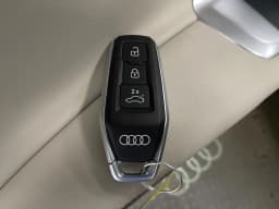 Audi Q5 Premium 2.0 TFSI quattro 2026 — side view