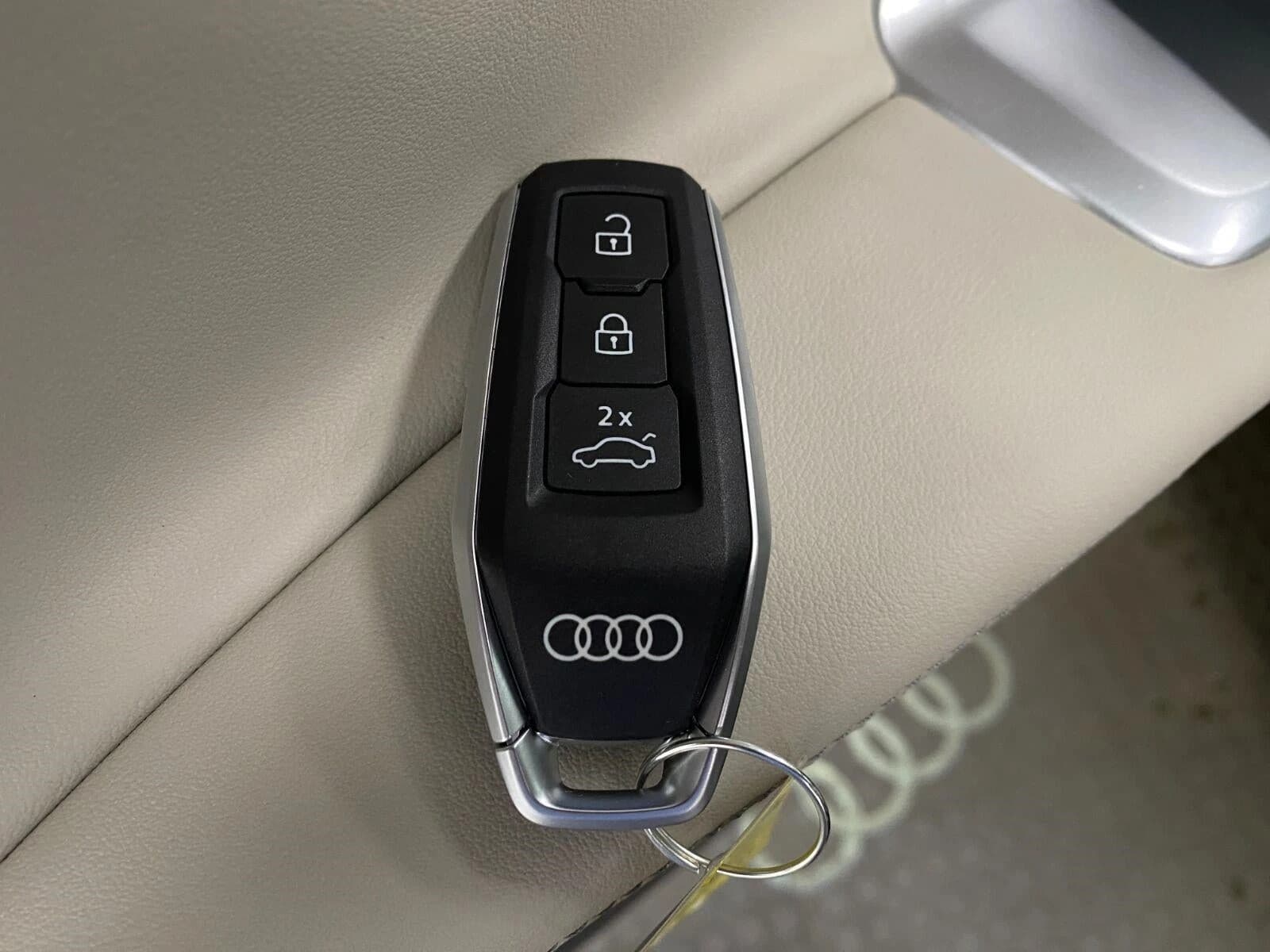 Audi Q5 Premium 2.0 TFSI quattro 2026 — side view