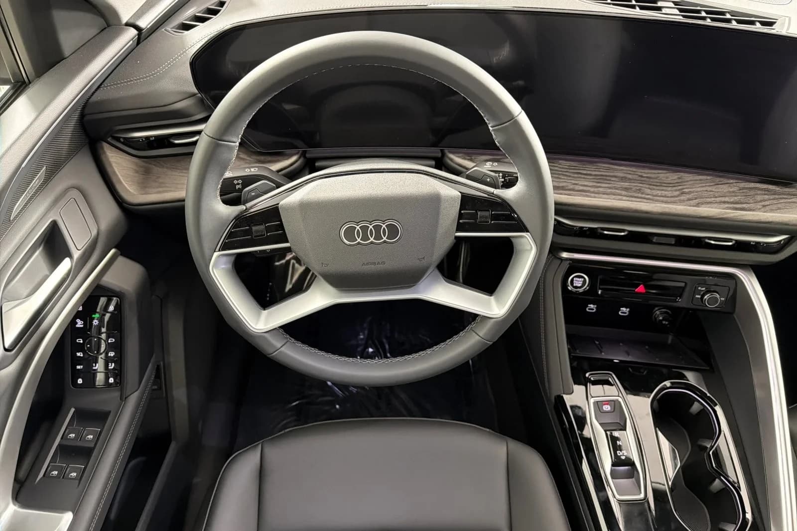 Audi Q5 Premium 2.0 TFSI quattro 2026 — side view